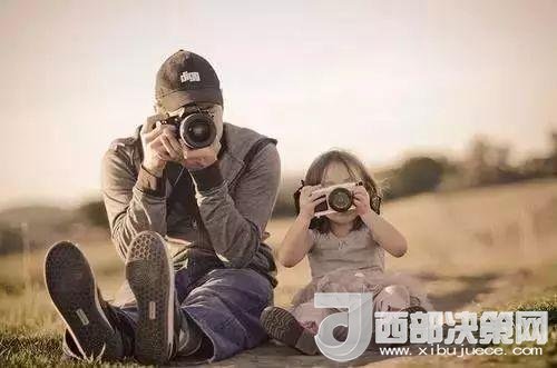 “曾子殺豬”故事在前，最近又有《父母說好考了90分就去看海，被爽約后女孩離家出走》新聞在后。父母如果自己的行為“打臉”了，又怎么能在孩子面前掌握教育的主動權(quán)。