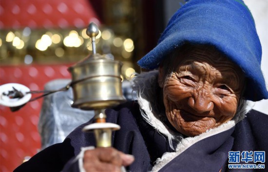 (新春走基層)(5)我們將在低海拔新居過年——極高海拔地區(qū)群眾生態(tài)搬遷安置點(diǎn)見聞
