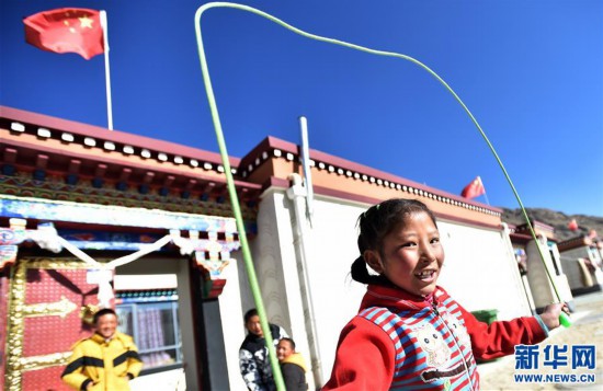 (新春走基層)(6)我們將在低海拔新居過年——極高海拔地區(qū)群眾生態(tài)搬遷安置點(diǎn)見聞