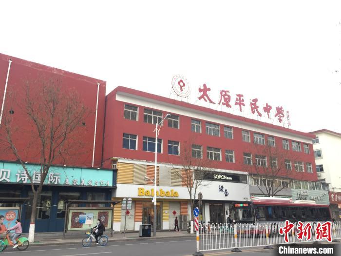 所有師生實行“日報告”“零報告”制度，確保開學后校園衛(wèi)生安全?！「呷鸱?攝