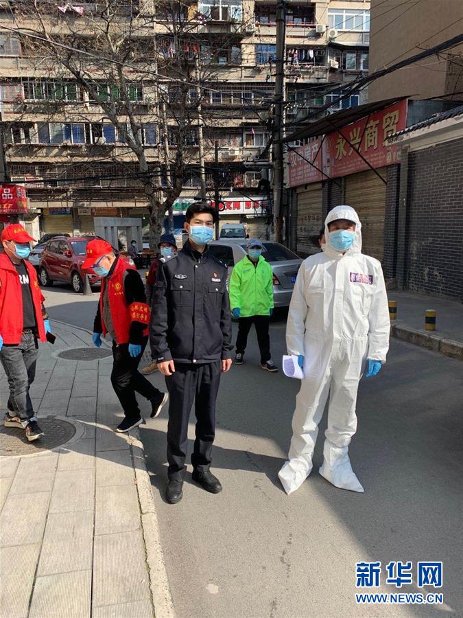 （習(xí)近平致敬的戰(zhàn)“疫”英雄·公安干警篇·圖文互動(dòng)）（6）他們，抗疫一線(xiàn)鑄警魂