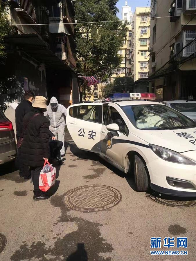 （習(xí)近平致敬的戰(zhàn)“疫”英雄·公安干警篇·圖文互動(dòng)）（5）他們，抗疫一線(xiàn)鑄警魂