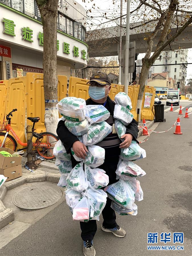 （新華全媒頭條·圖文互動(dòng)）（11）上下同心，守望相助——中國抗疫眾志成城的生動(dòng)實(shí)踐