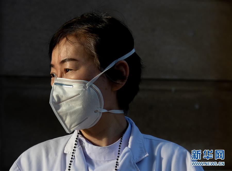 （聚焦疫情防控·圖文互動(dòng)）（15）分秒必爭(zhēng)！一切為了治病救人——中國(guó)抗疫生命至上的生動(dòng)實(shí)踐