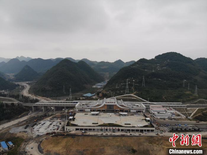 貴州省首條城際高速鐵路——安六鐵路開始聯(lián)調(diào)聯(lián)試。中國鐵路成都局集團(tuán)公司供圖