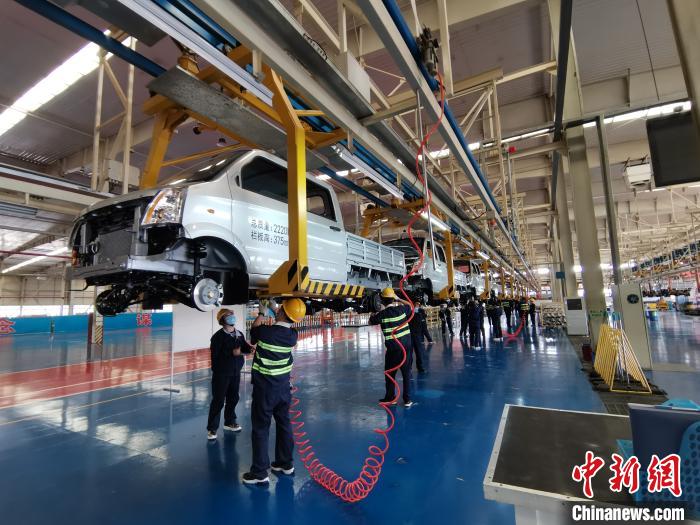 4月初，成功汽車全面復工復產(chǎn)。尤其是隨著疫情得到控制，該公司的生產(chǎn)力度也不斷加大?！「唢w 攝